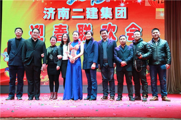 16工作人员合影(部分)_副本