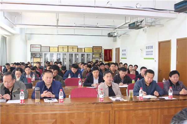 4.与会人员认真听取王董事长工作报告_副本