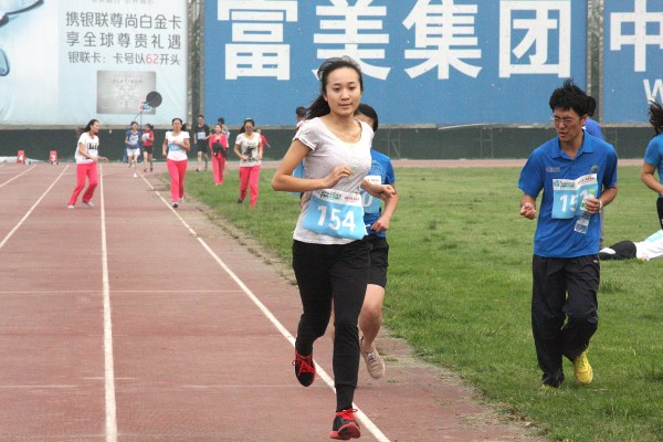 9.女子800米比赛第一名