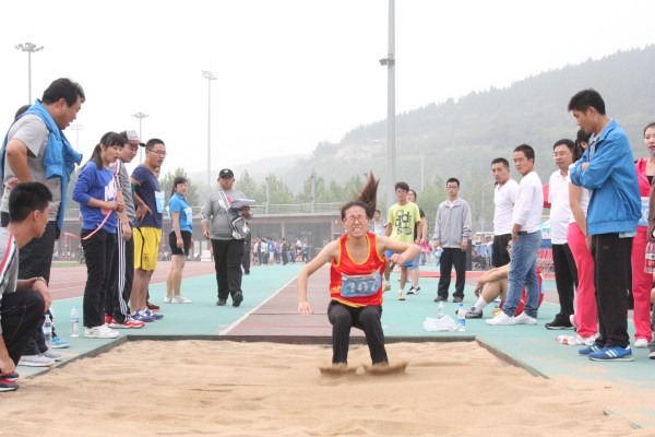 14.女子跳远比赛