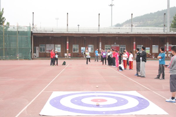 21.沙包掷准比赛