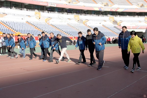 2.集团高管“竞速走”比赛