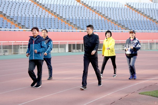 3.集团高管“竞速走”比赛