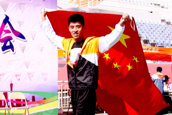 7.男子组100米比赛第一名