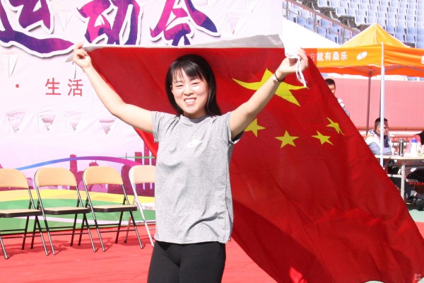 8.女子组100米比赛第一名