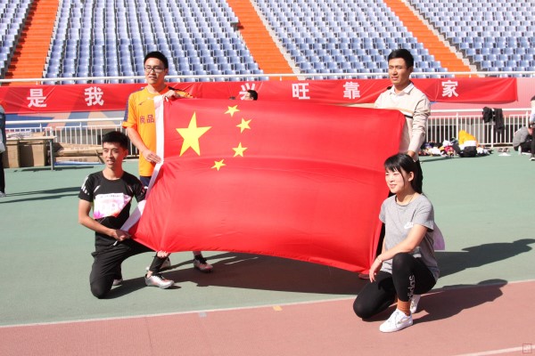 9. 4 X 100米比赛第一名 