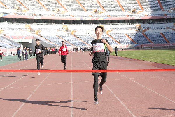 10.男子组100米决赛