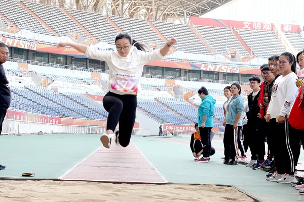 18.女子组跳远比赛1