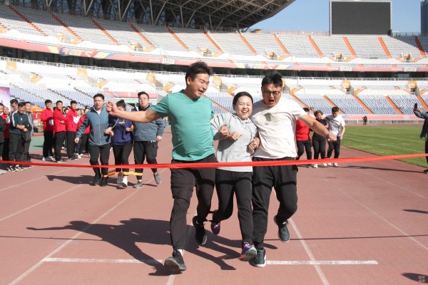 20.趣味项目：三人四足比赛